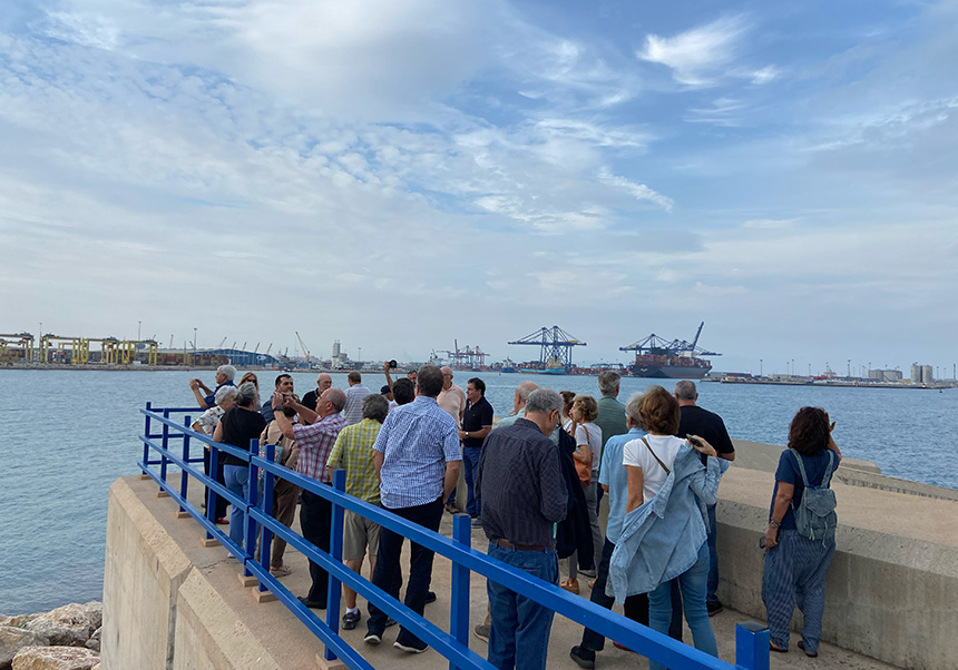Eixida de camp al Port de València amb l'alumnat de Nau Gran